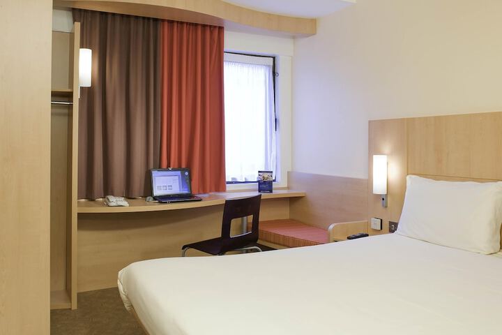 Room 15 of 43