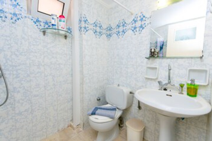 Room 4 of 63