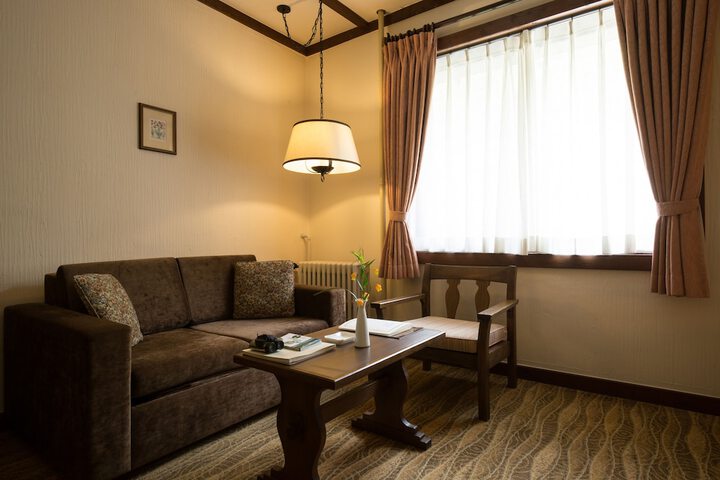 Room 12 of 73