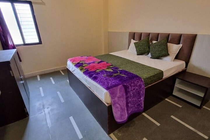 Room 8 of 20