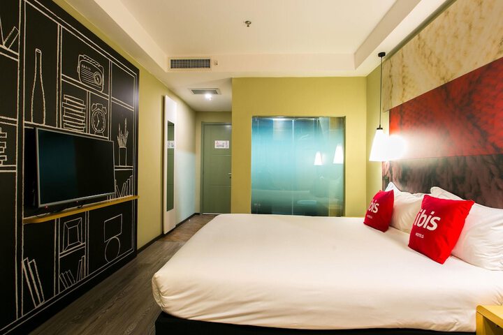 Room 11 of 25