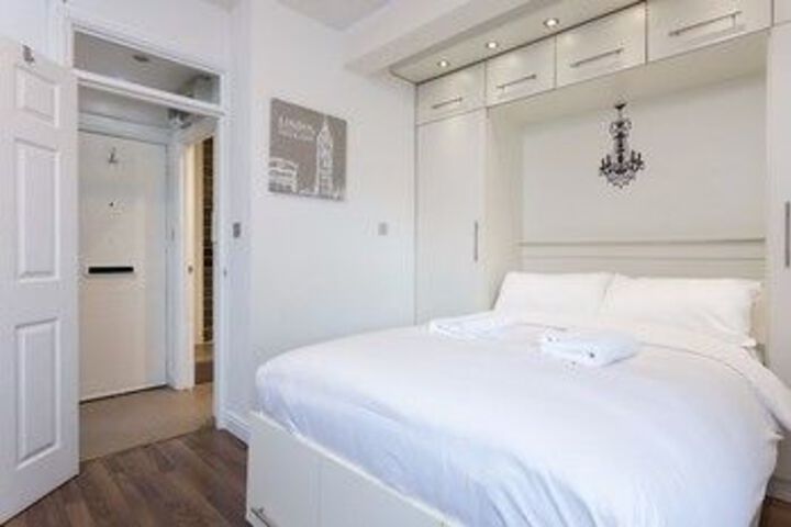 Room 7 of 14