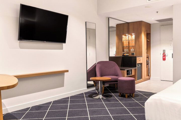 Room 42 of 95