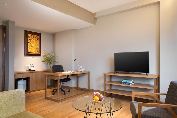 Room 9 of 38