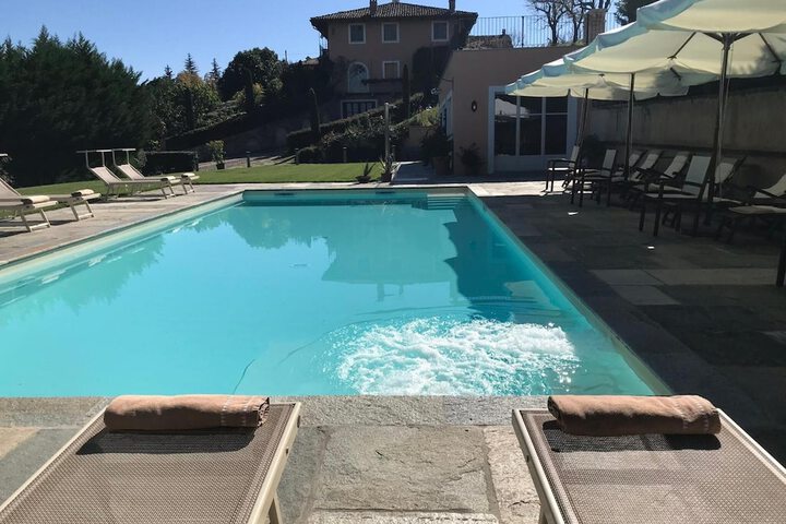 Hotel Pool