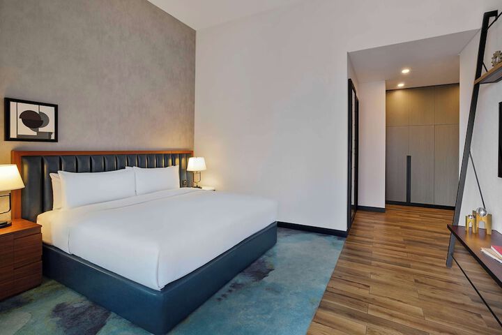 Room 28 of 103
