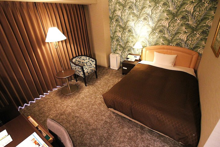 Room 17 of 32