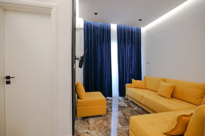 Room 7 of 105