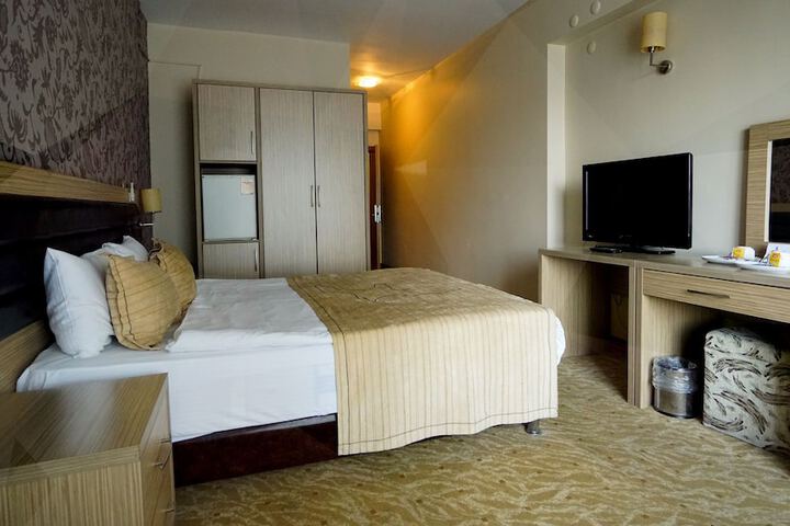 Room 6 of 64