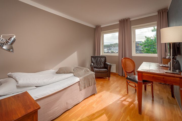 Room 4 of 94