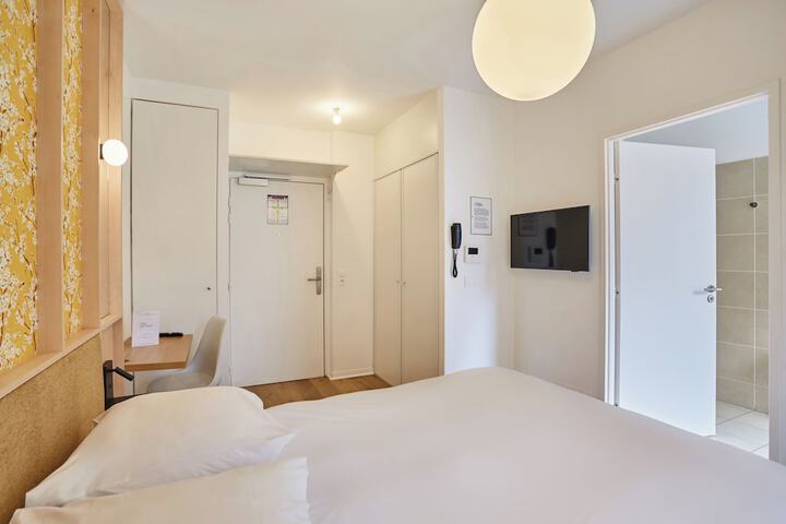 Room 16 of 48