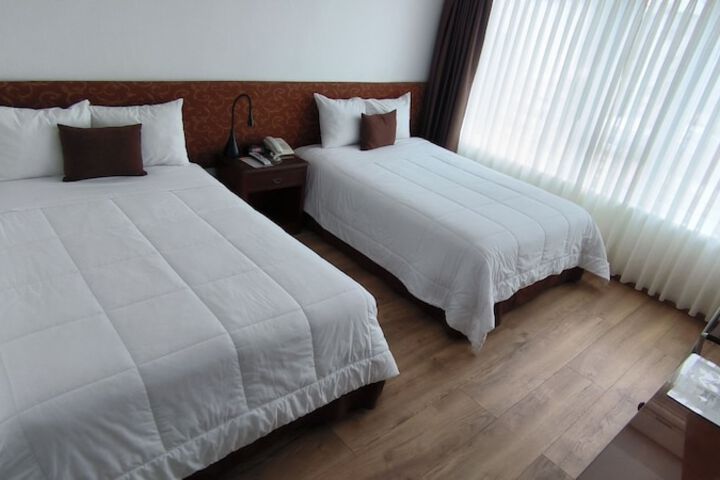 Room 32 of 66