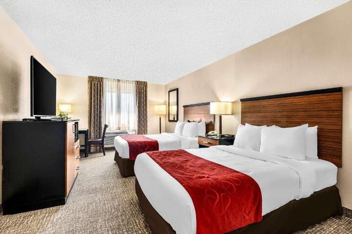 2 Double Beds (3 of 8)