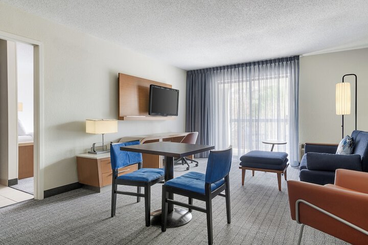 Room 6 of 44