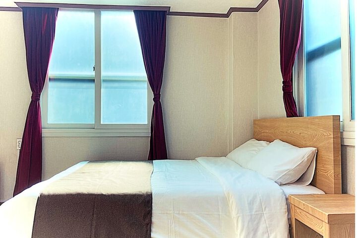 Room 10 of 19