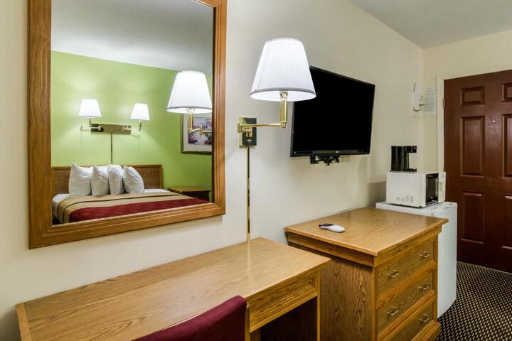 1 King Bed (5 of 5)
