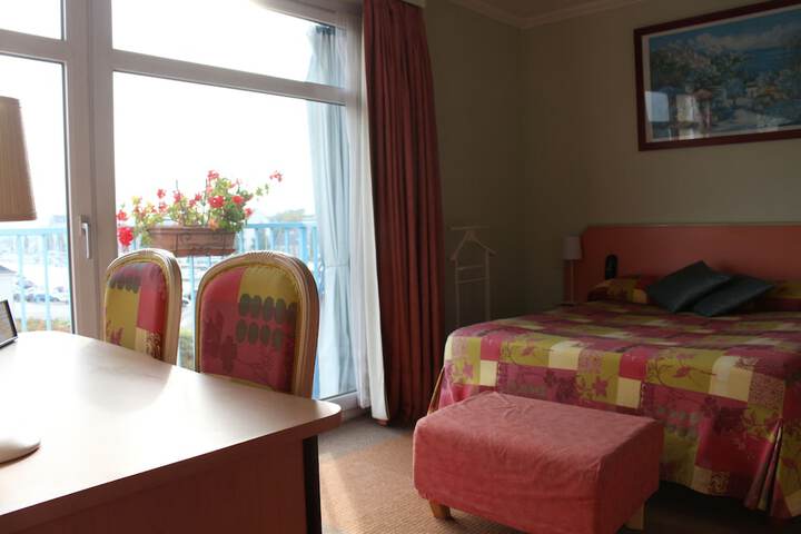 Room 4 of 35