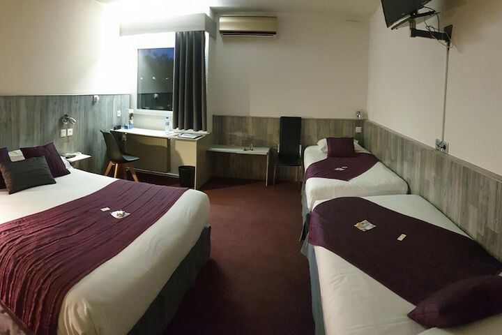 Room 8 of 40