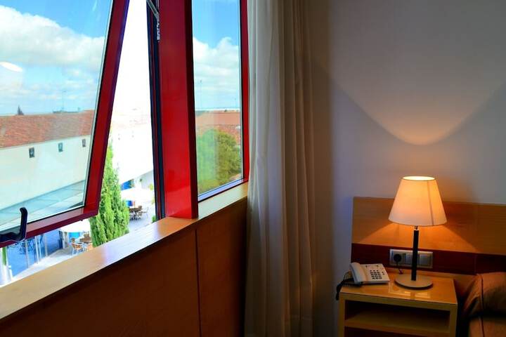 Room 28 of 72