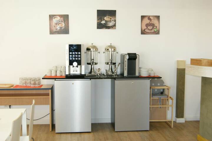 Breakfast/Coffee Service 26 of 39