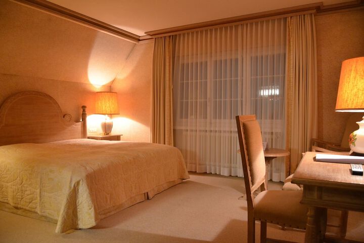 Room 4 of 34