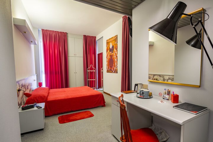 Room 9 of 60