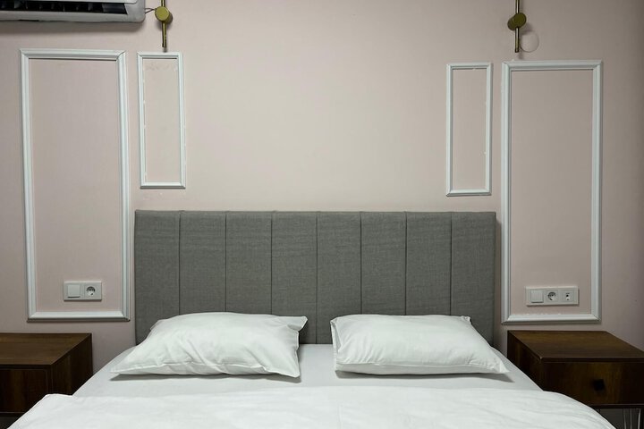 Room 5 of 11