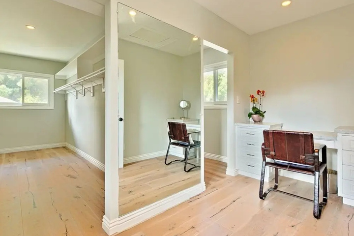 Room 2 of 18
