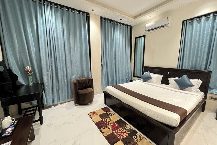 Room 30 of 96