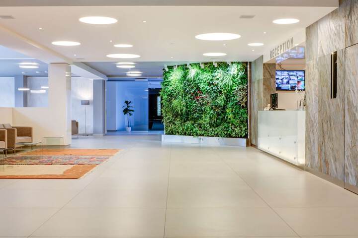 Entrance & Lobby