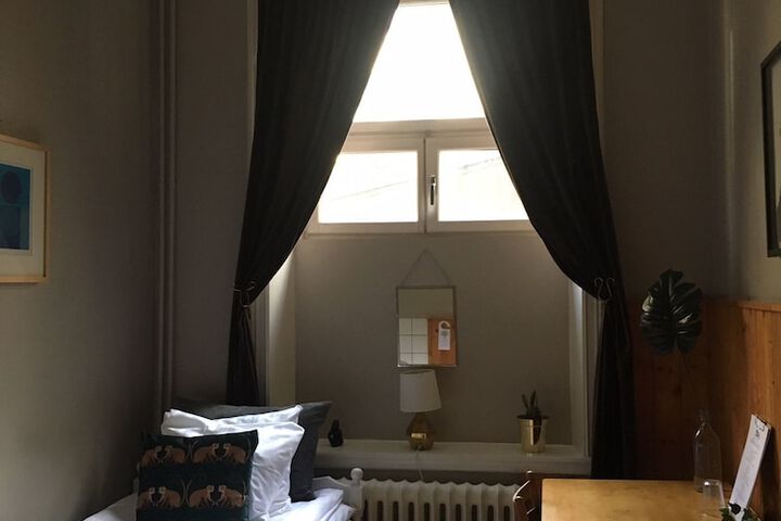 Room 13 of 36