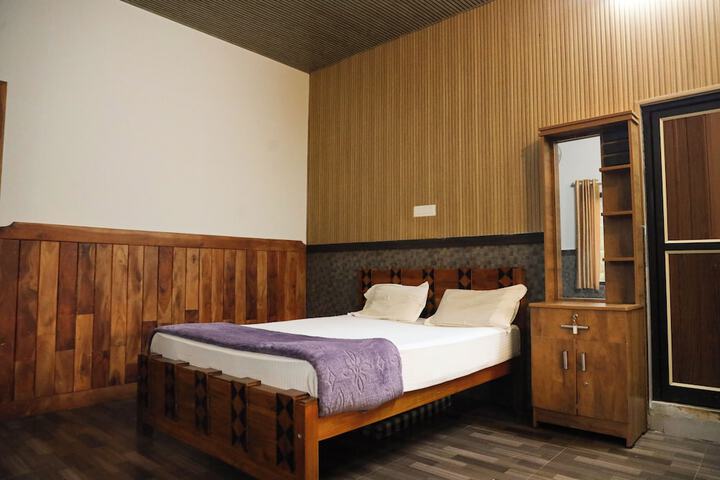 Room 9 of 23