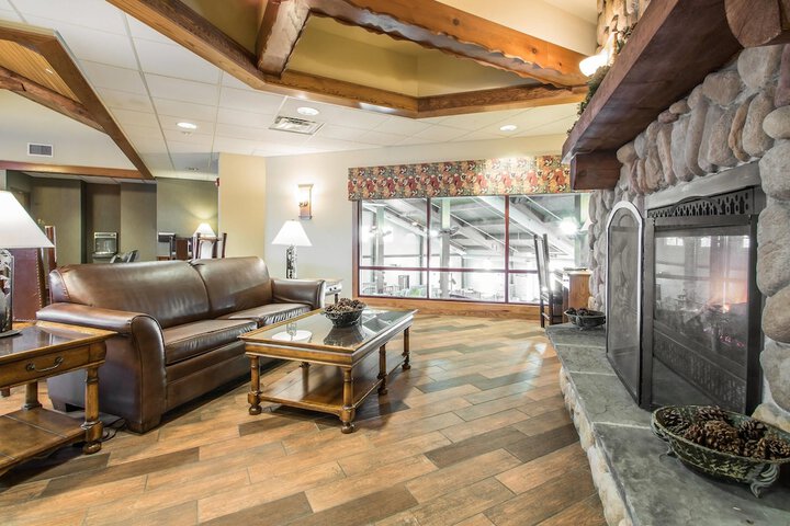 Entrance & Lobby