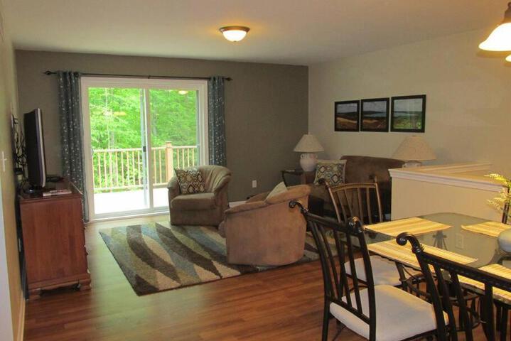 Beulah Land Guest House w / King Bed & Jacuzzi Tub