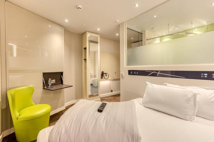 Room 6 of 17
