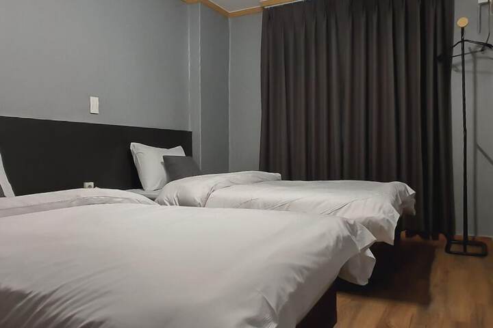 Room 9 of 21