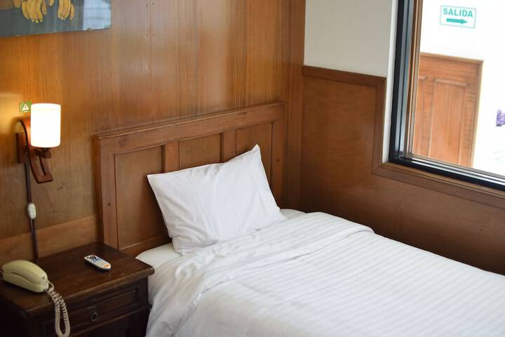 Room 25 of 77