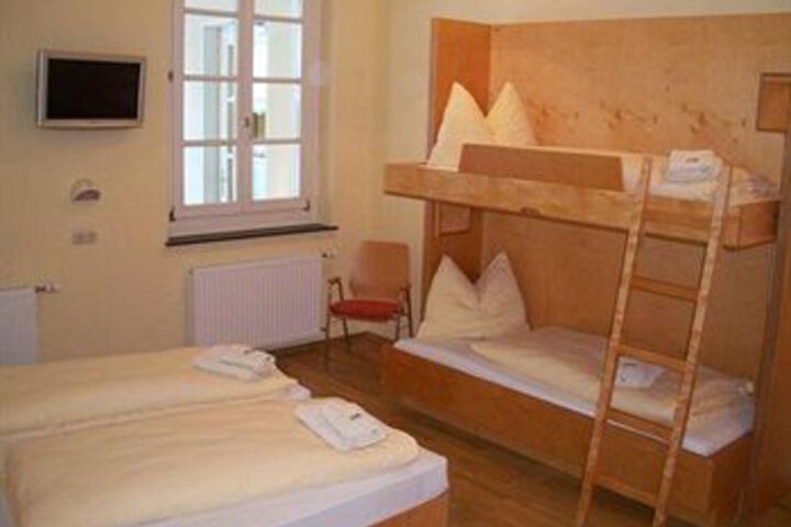 Room 9 of 17