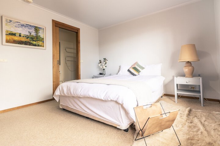 Room 2 of 33