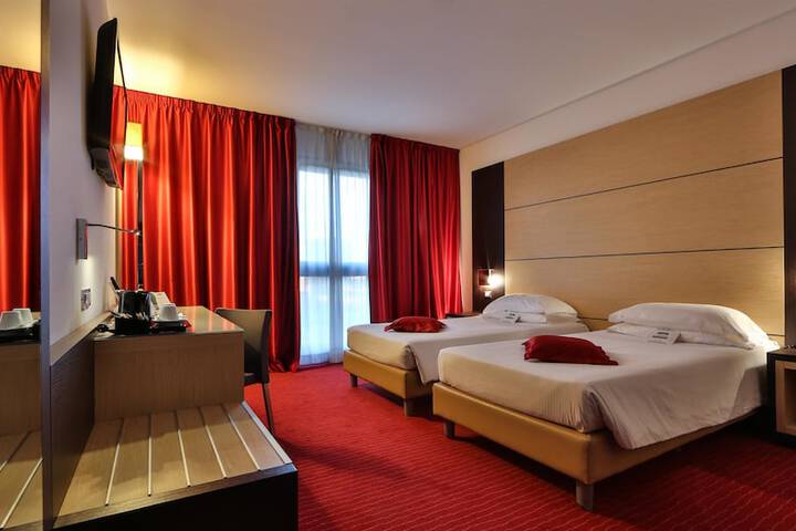 Room 17 of 76