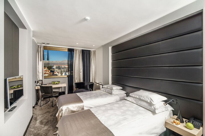 Room 15 of 46