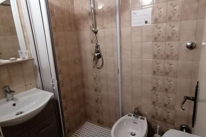 Room 49 of 64