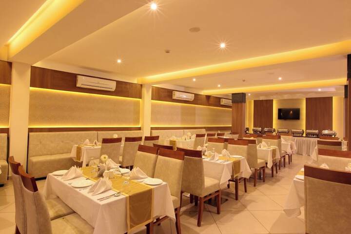 Dining 11 of 18