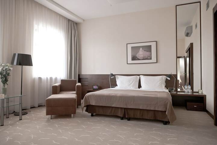Room 8 of 34