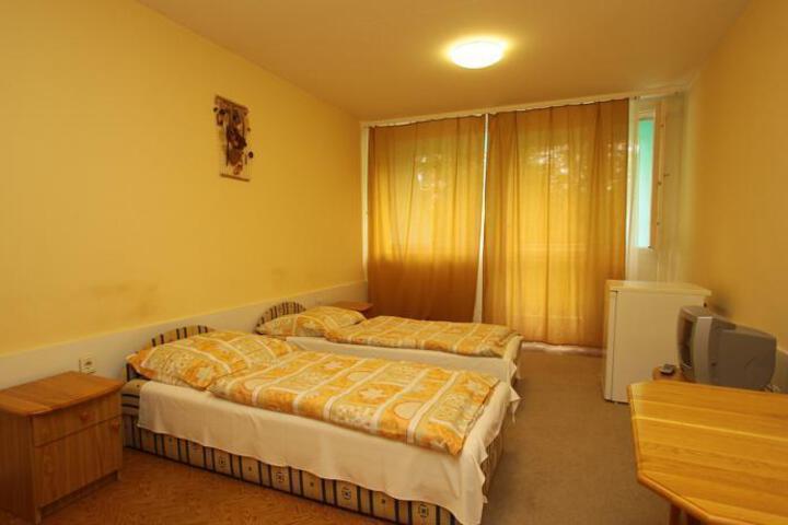 HOTEL BEREMEND ROSE