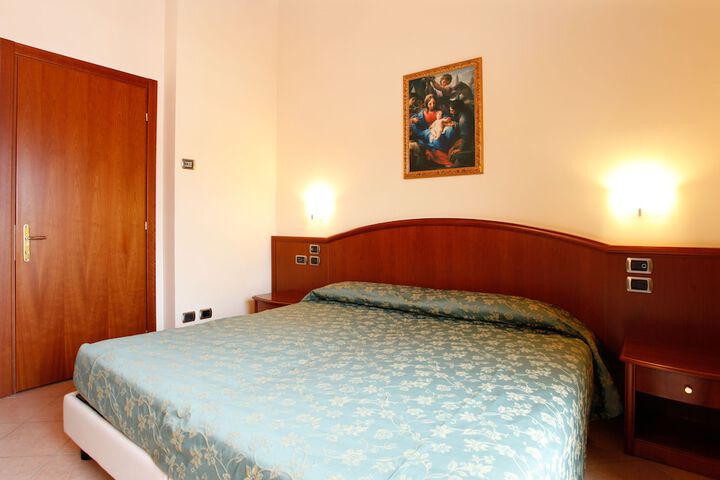 Room 32 of 74