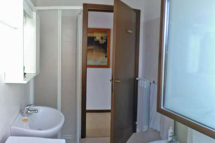 Room 7 of 12