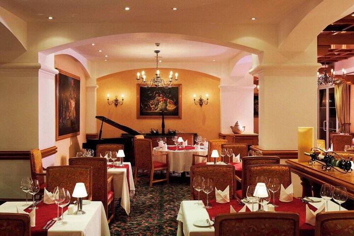 Dining 48 of 74