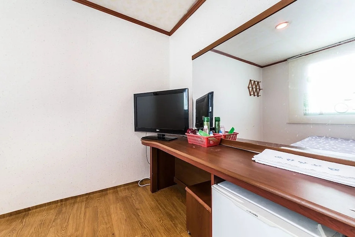 Room 3 of 11
