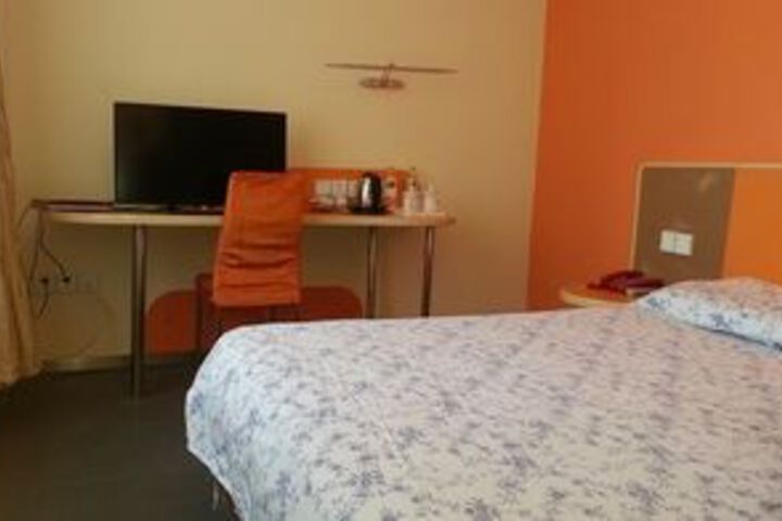 Room 27 of 35